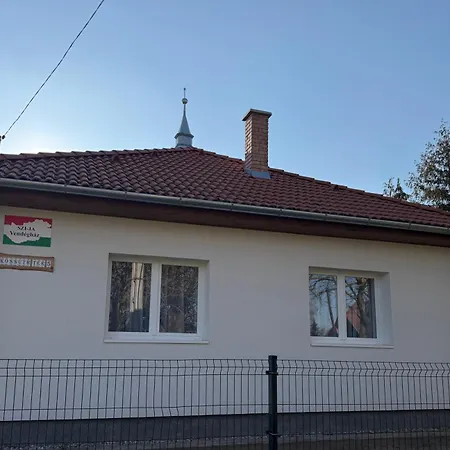 Szi-ja Vendeghaz Latrany